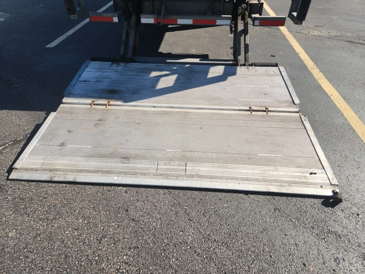 2018 Freightliner M2 106 in Taylor, MI — photo 19