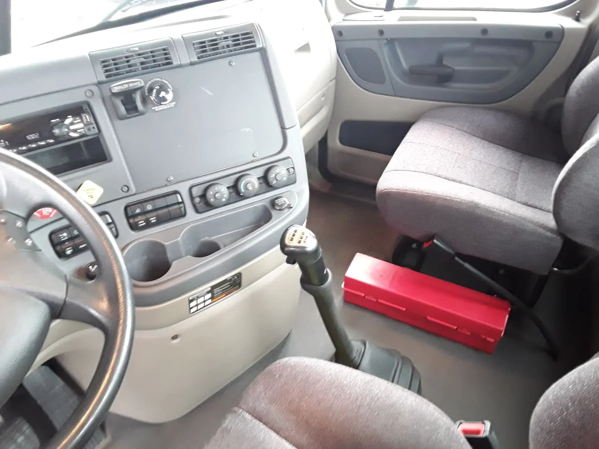 2020 Freightliner Cascadia in Hilliard, OH — photo 7