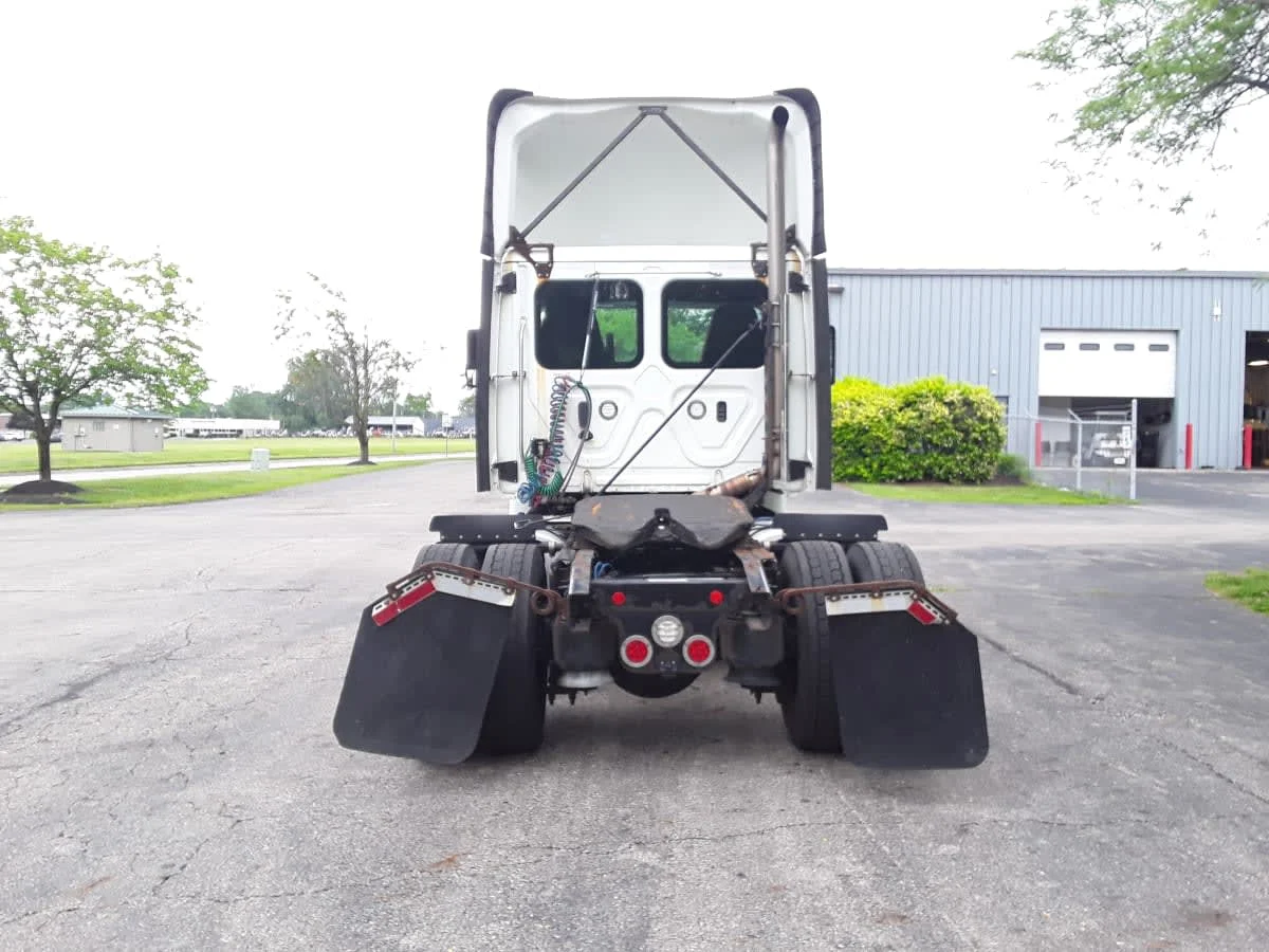 2020 Freightliner Cascadia in Hilliard, OH — photo 5