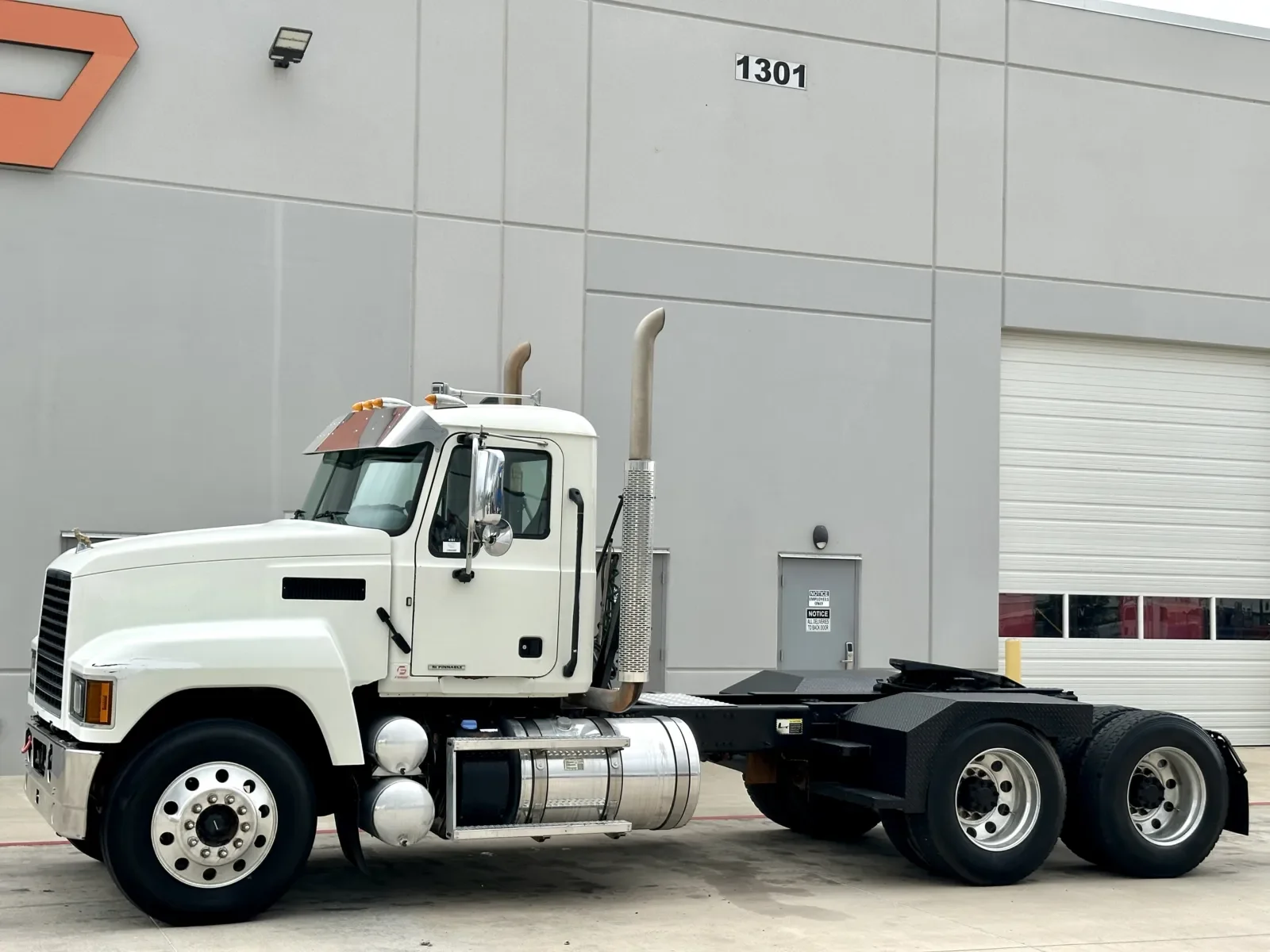 2019 Mack Pinnacle in Hutchins, TX — photo 2