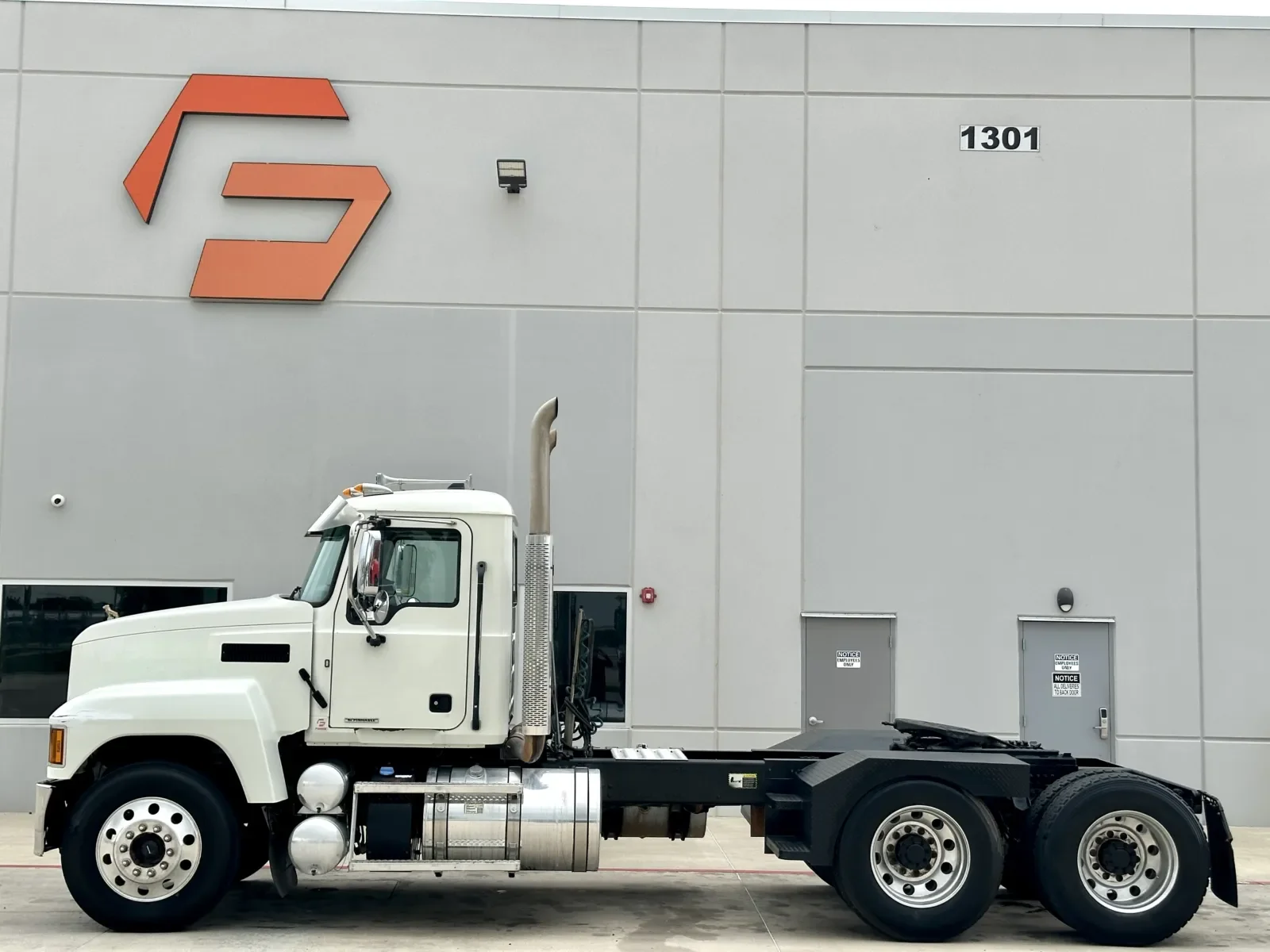 2019 Mack Pinnacle in Hutchins, TX — photo 4