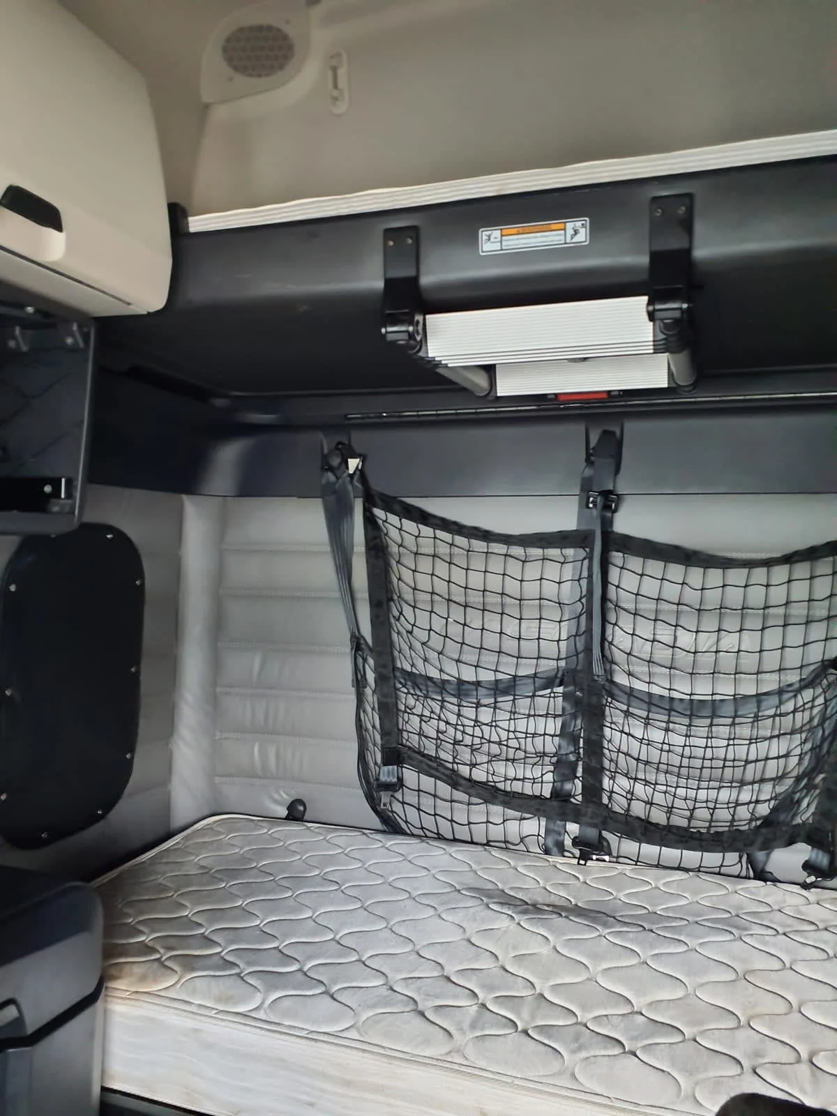 2022 Freightliner Cascadia - image 8