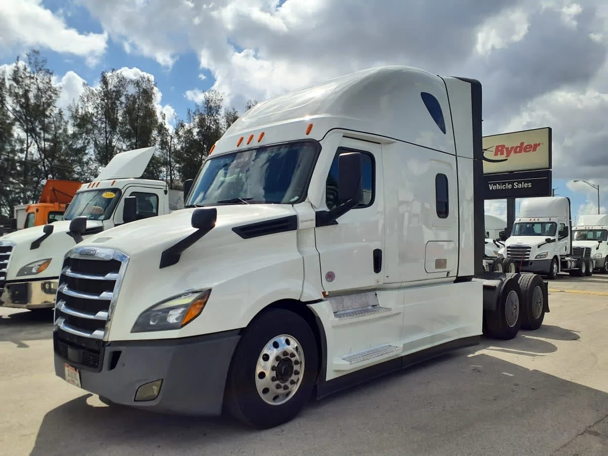2022 Freightliner Cascadia in Miami, FL
