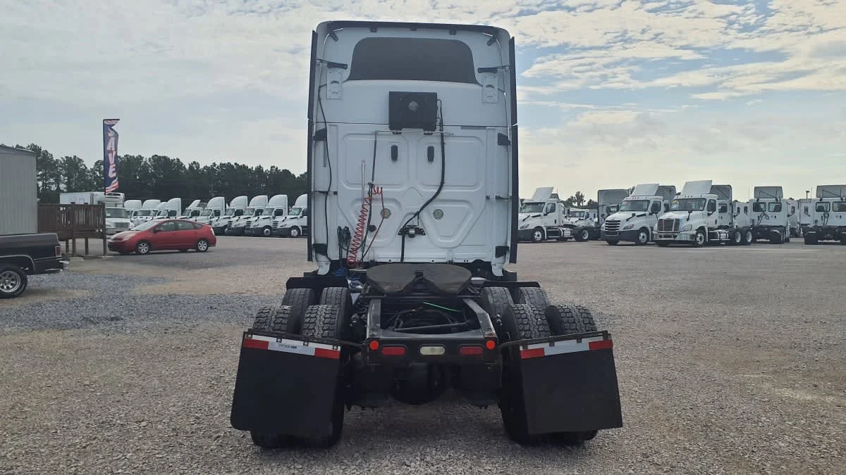 2019 Freightliner Cascadia in Birmingham, AL — photo 5