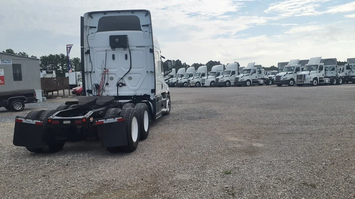 2019 Freightliner Cascadia in Birmingham, AL — photo 4