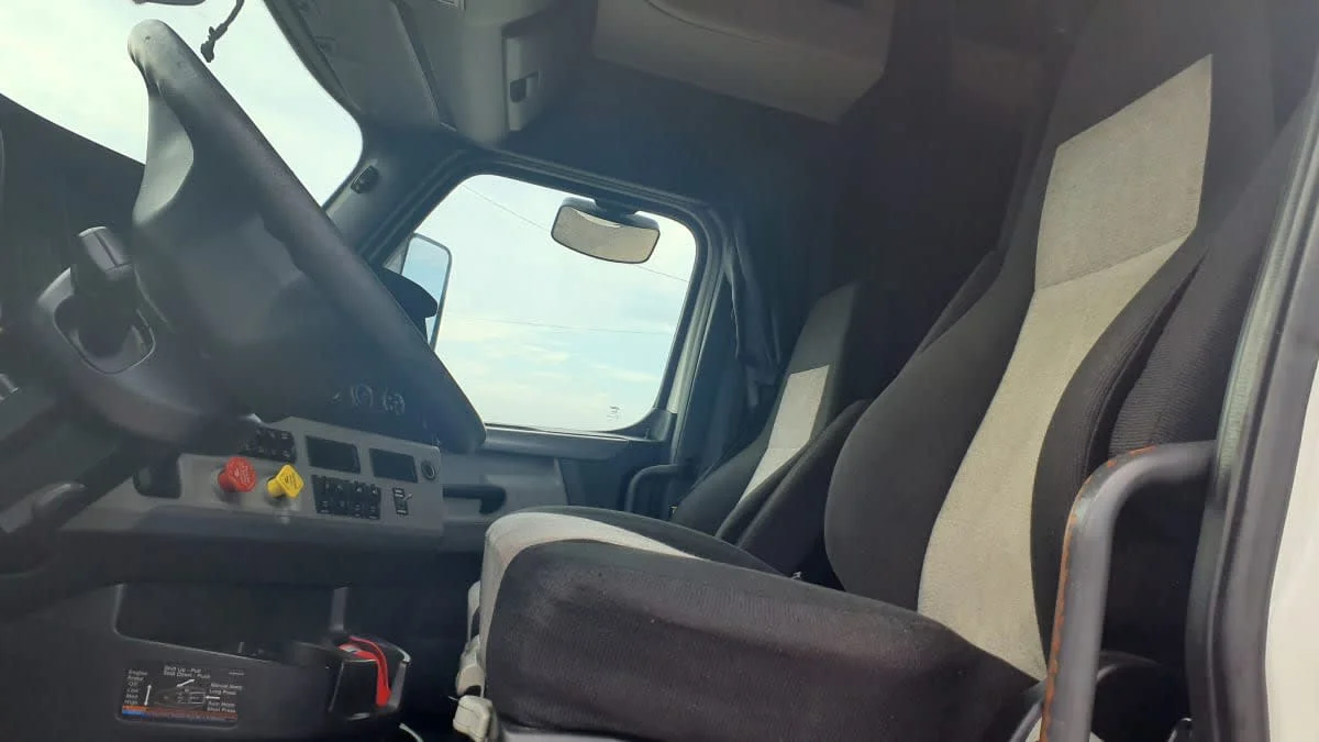 2019 Freightliner Cascadia in Birmingham, AL — photo 7