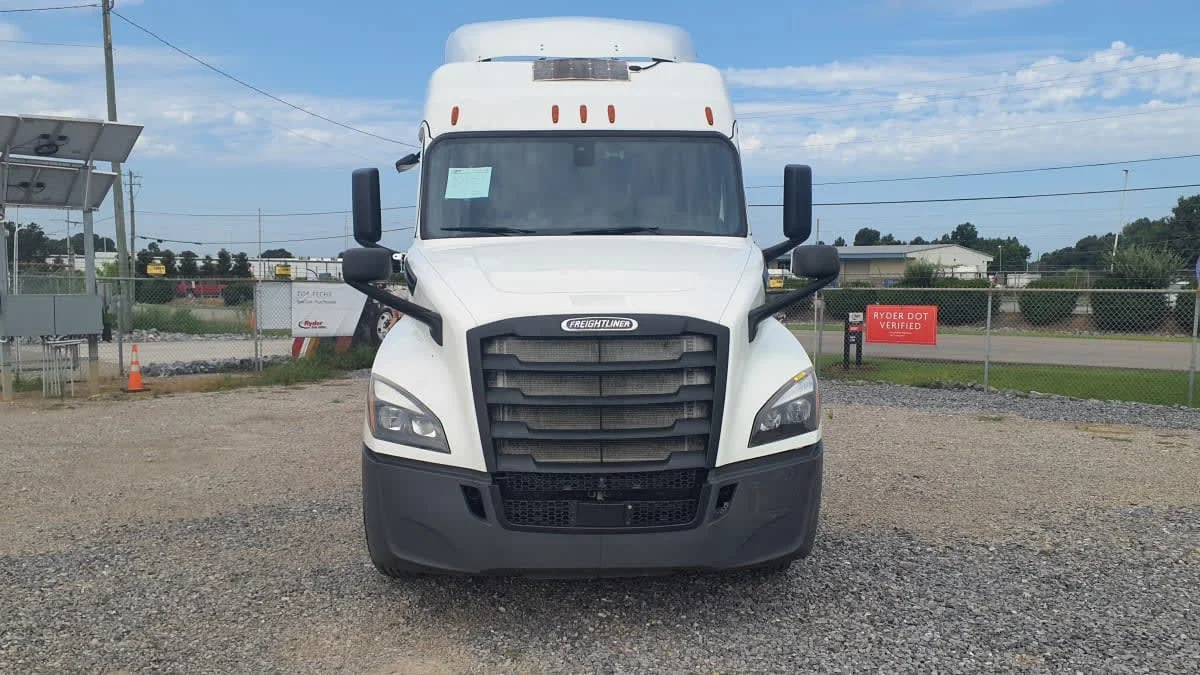 2019 Freightliner Cascadia in Birmingham, AL — photo 2
