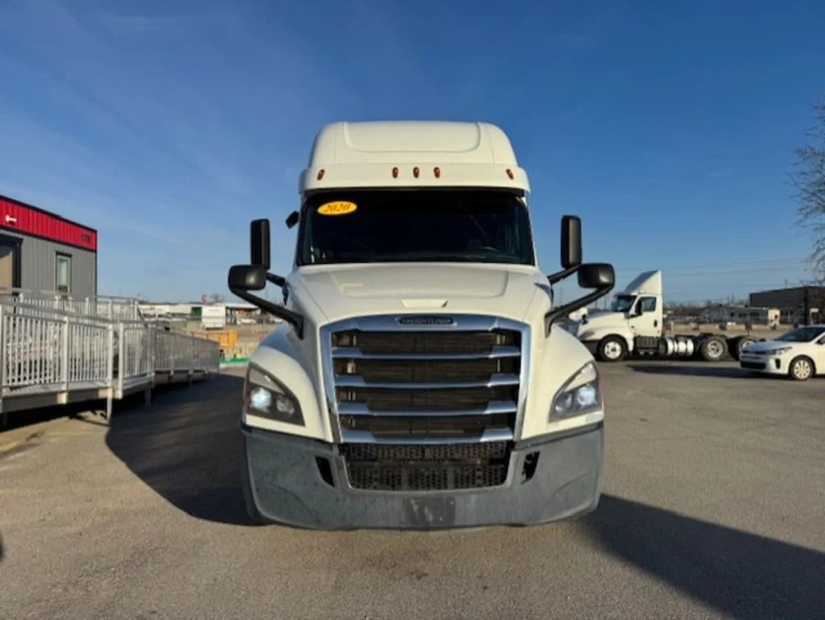 2020 Freightliner Cascadia in Clarksville, IN — photo 2