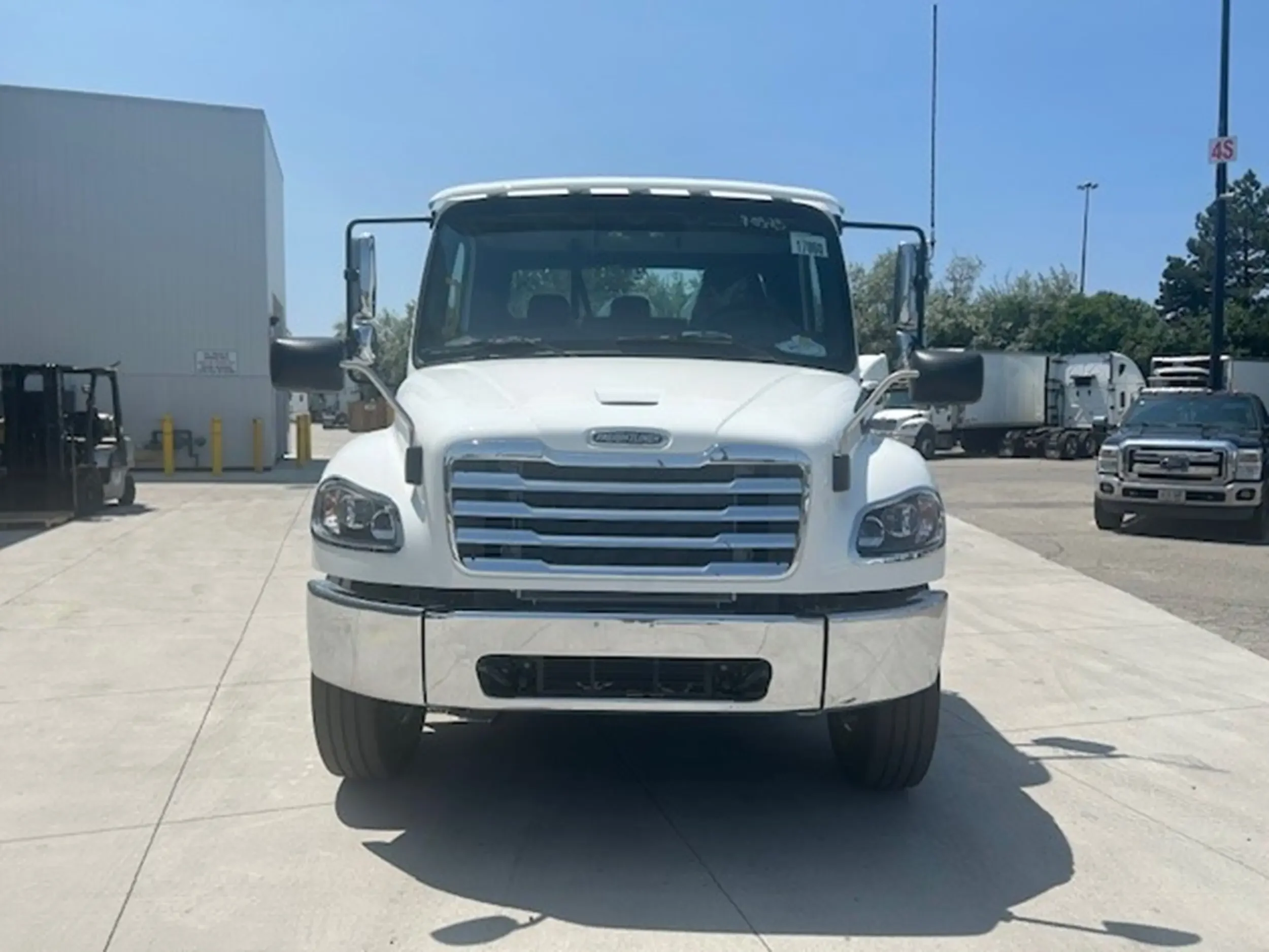 2026 Freightliner M2 106 - image 5