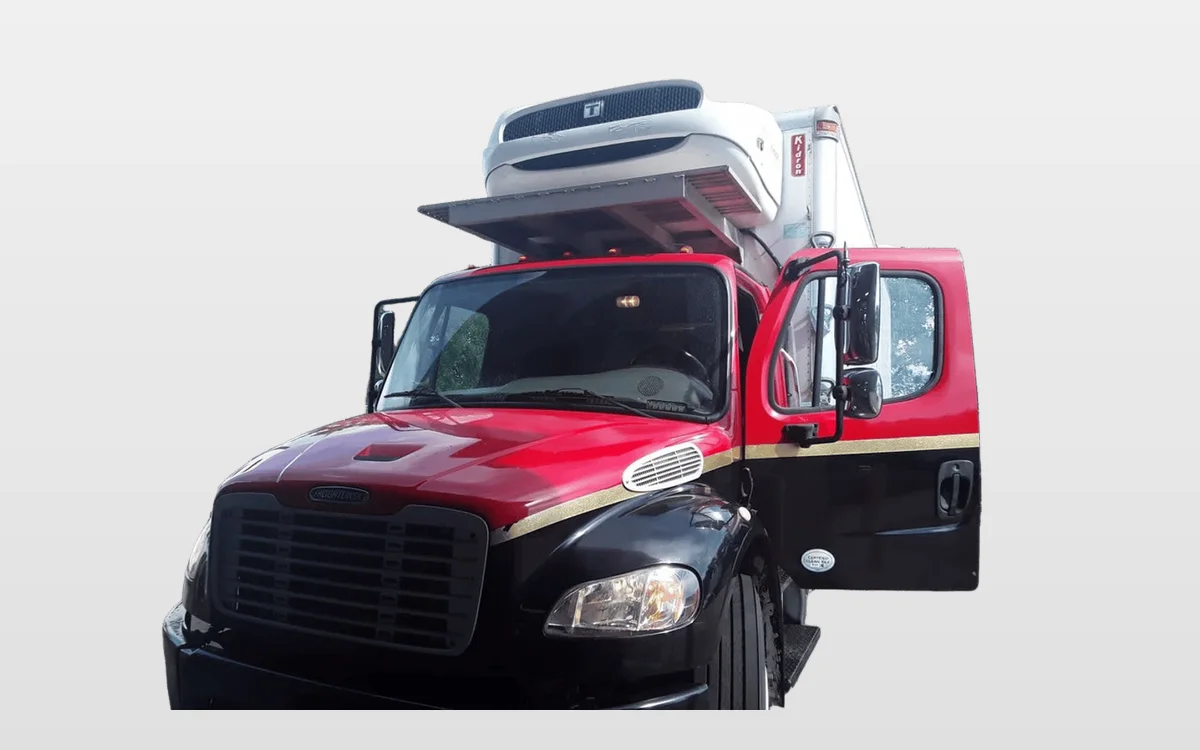 2015 Freightliner M2 106 - image 1