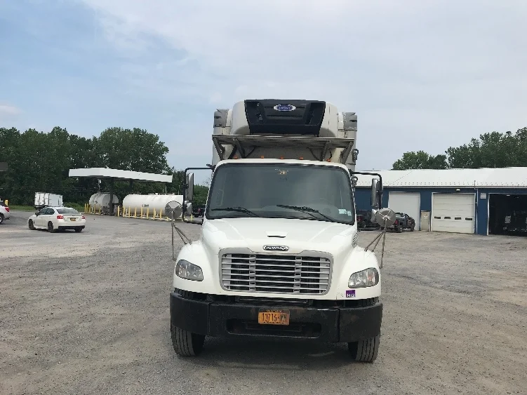 2019 Freightliner M2 106 - image 2