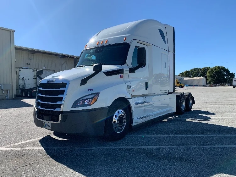 2021 Freightliner Cascadia in Greensboro, NC — photo 3