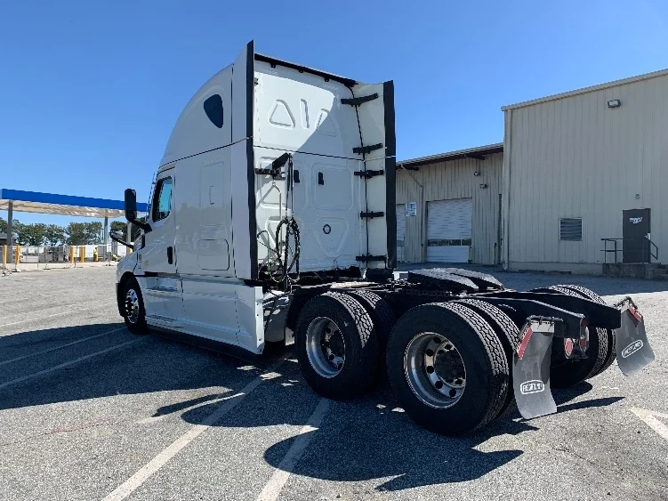 2021 Freightliner Cascadia in Greensboro, NC — photo 5