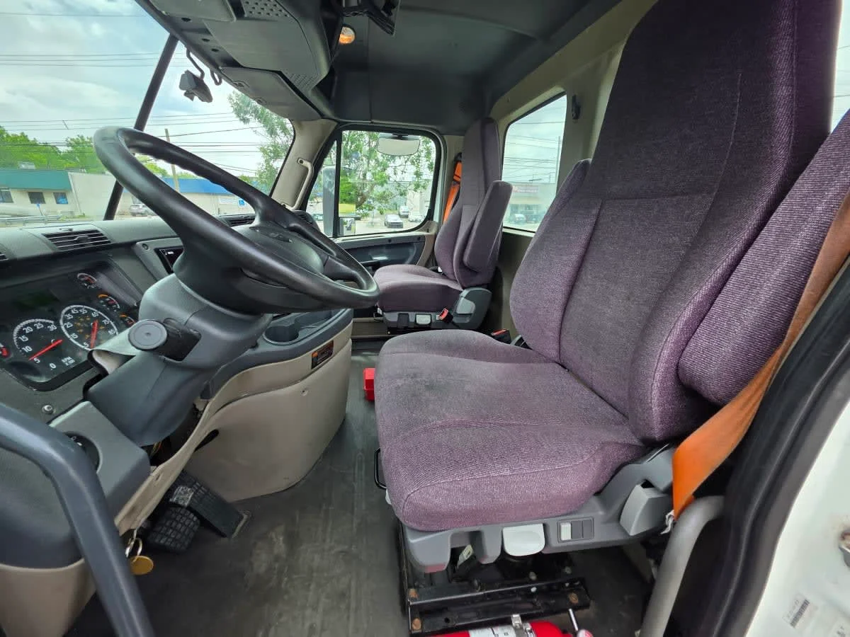2019 Freightliner Cascadia in Bensalem, PA — photo 7