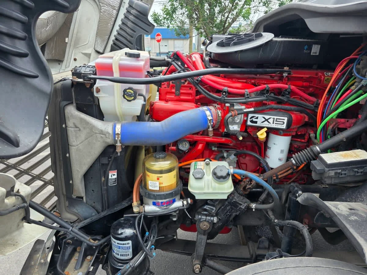 2019 Freightliner Cascadia in Bensalem, PA — photo 8