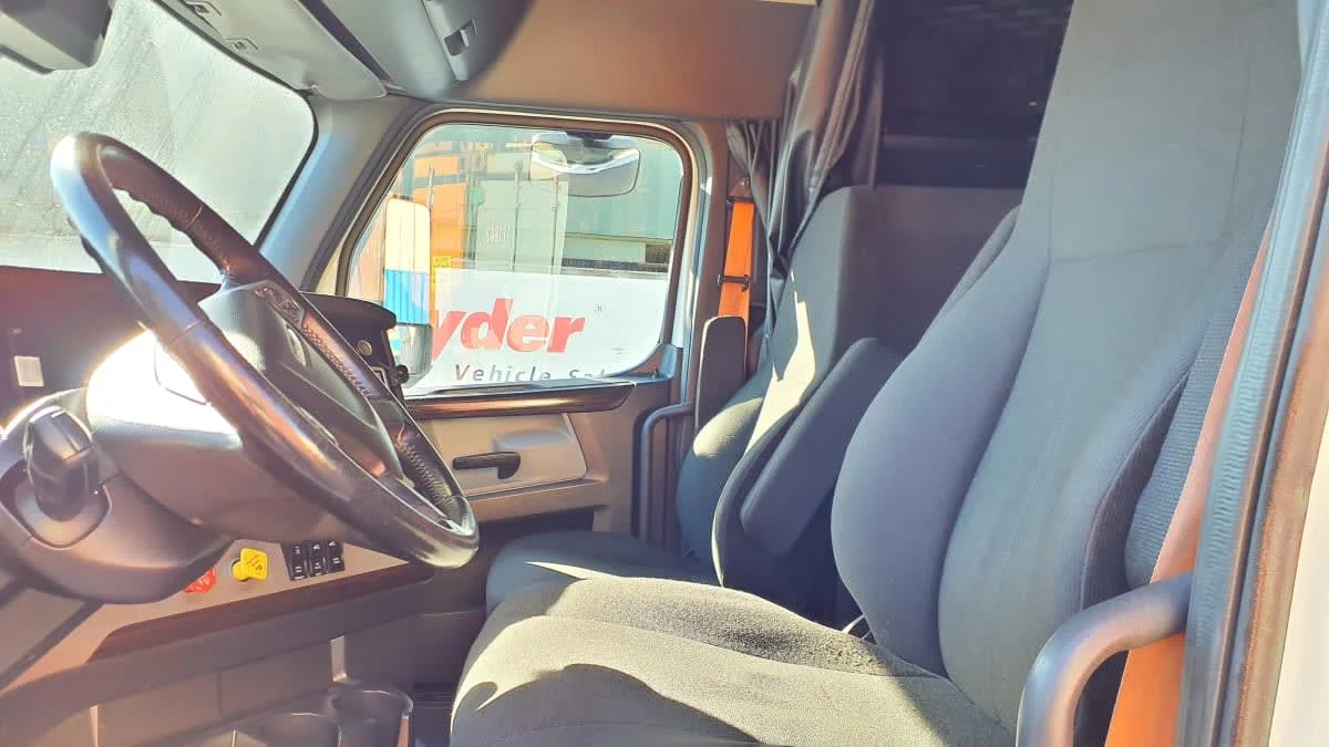 2022 Freightliner Cascadia in Springfield, MA — photo 12