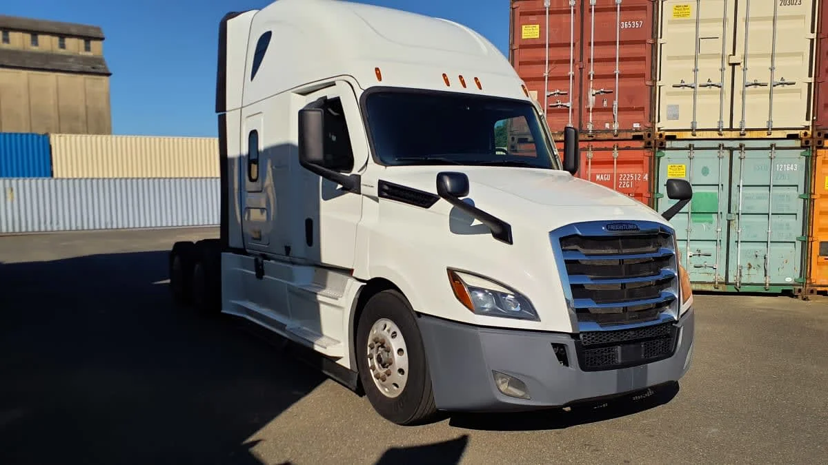 2022 Freightliner Cascadia in Springfield, MA — photo 3