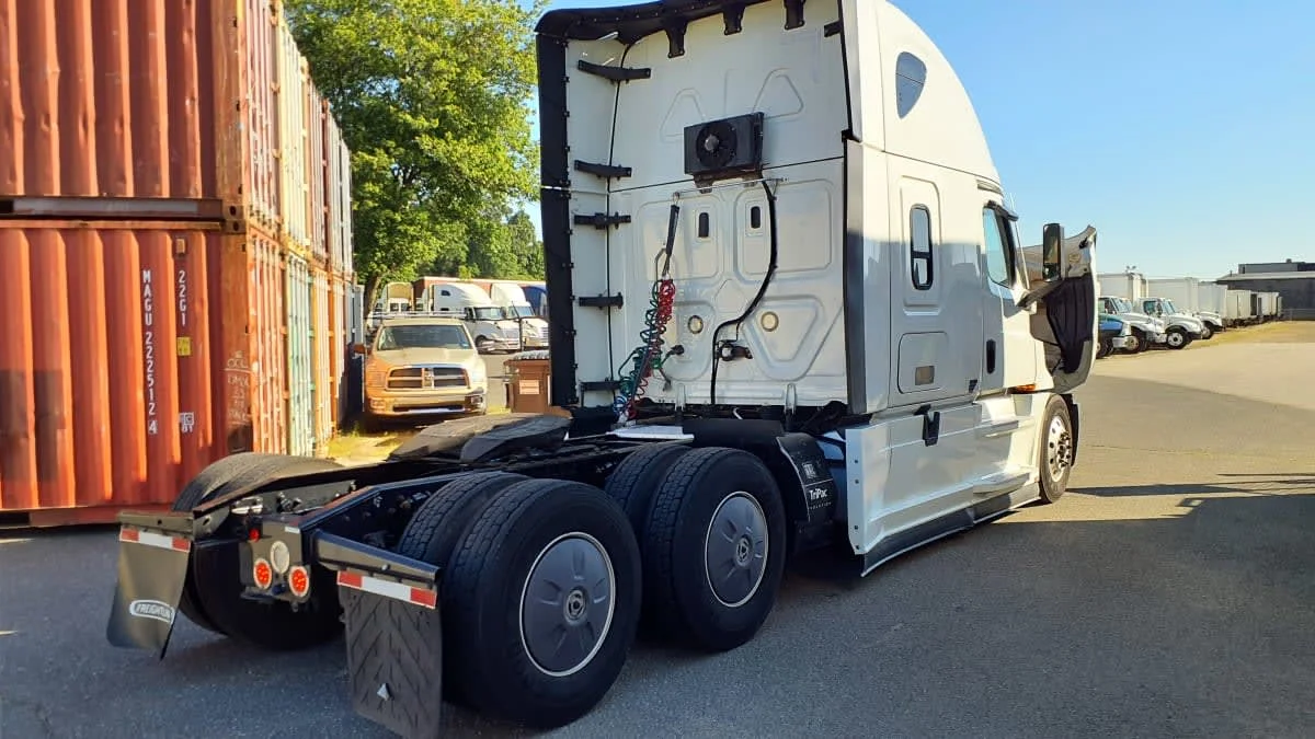 2022 Freightliner Cascadia in Springfield, MA — photo 4
