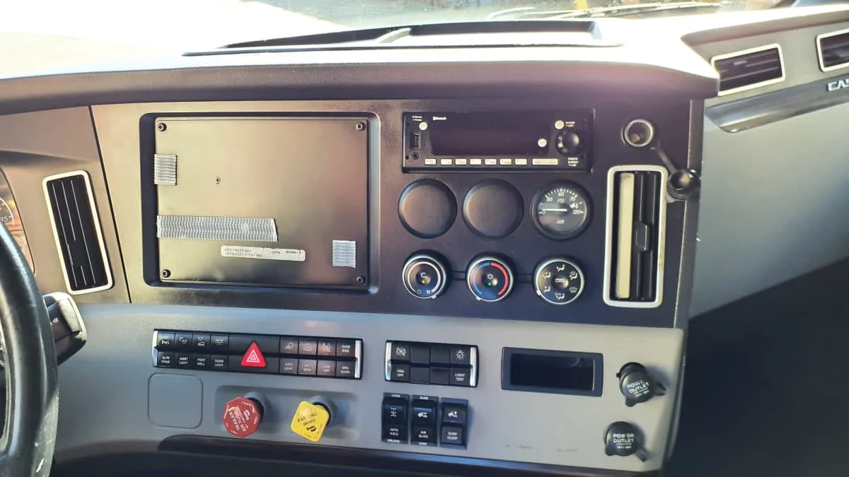 2022 Freightliner Cascadia in Springfield, MA — photo 7