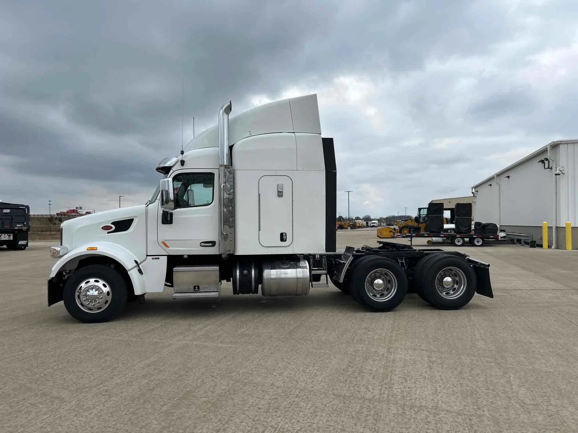2019 Peterbilt 567 - image 2