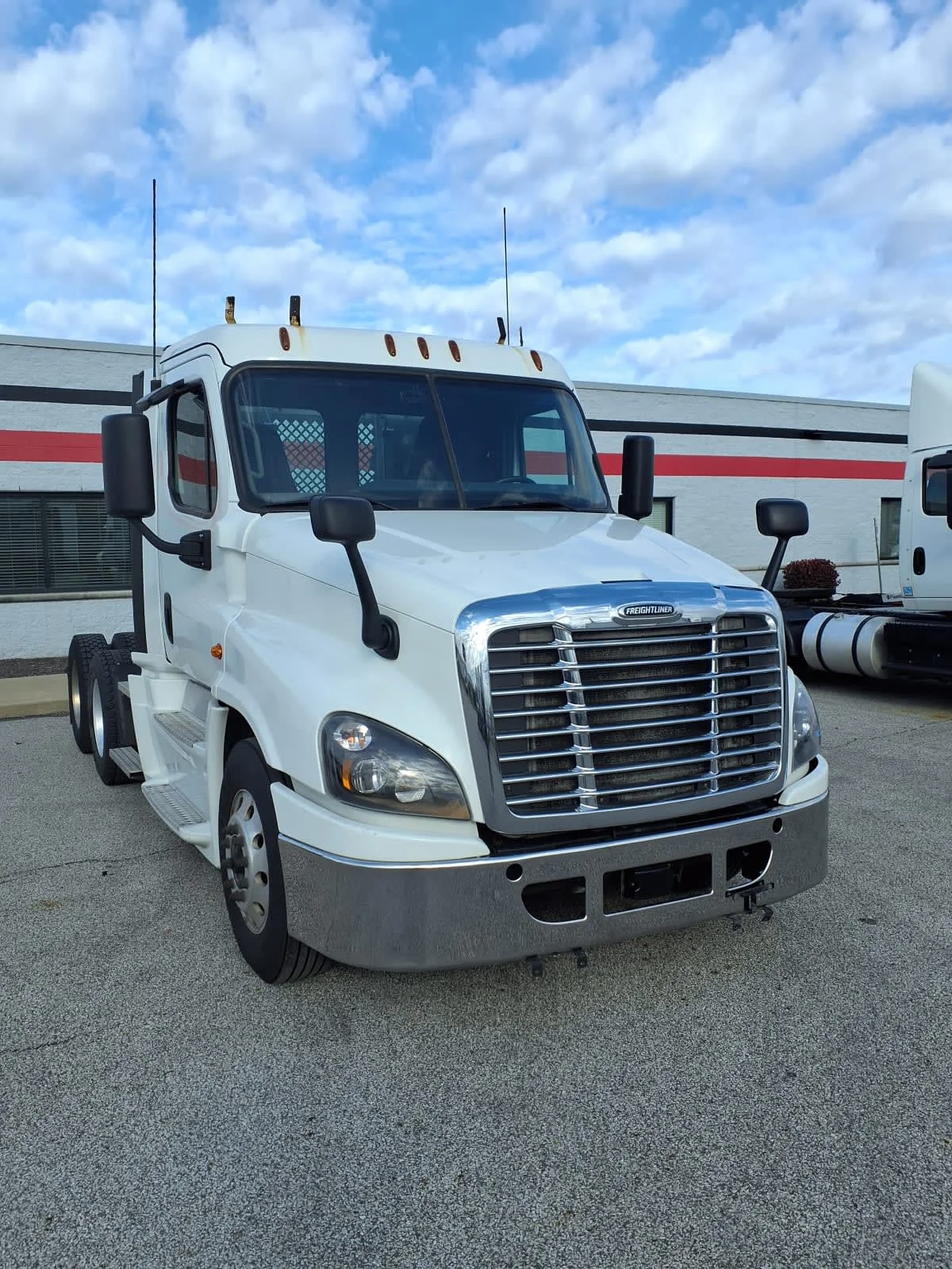 2019 Freightliner Cascadia in Cleveland, OH — photo 3