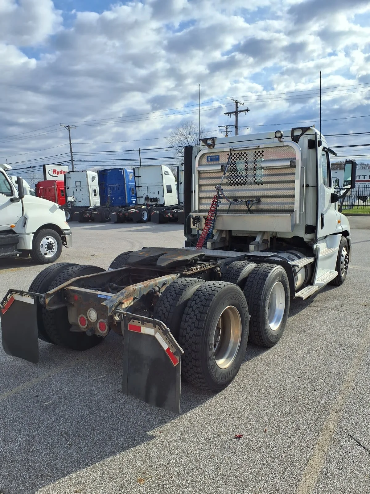 2019 Freightliner Cascadia in Cleveland, OH — photo 4