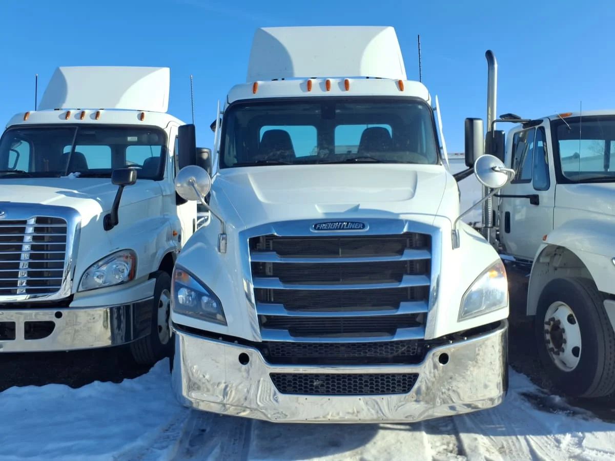 2021 Freightliner Cascadia - image 2