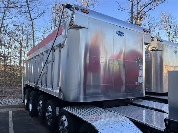 2025 Volvo VHD 300 in Gainesville, VA — photo 3