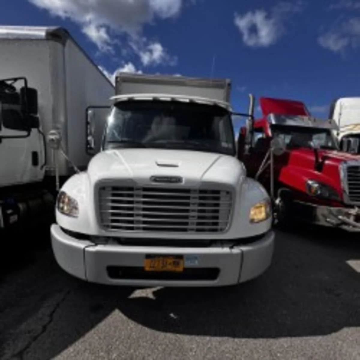 2019 Freightliner M2 106 - image 2