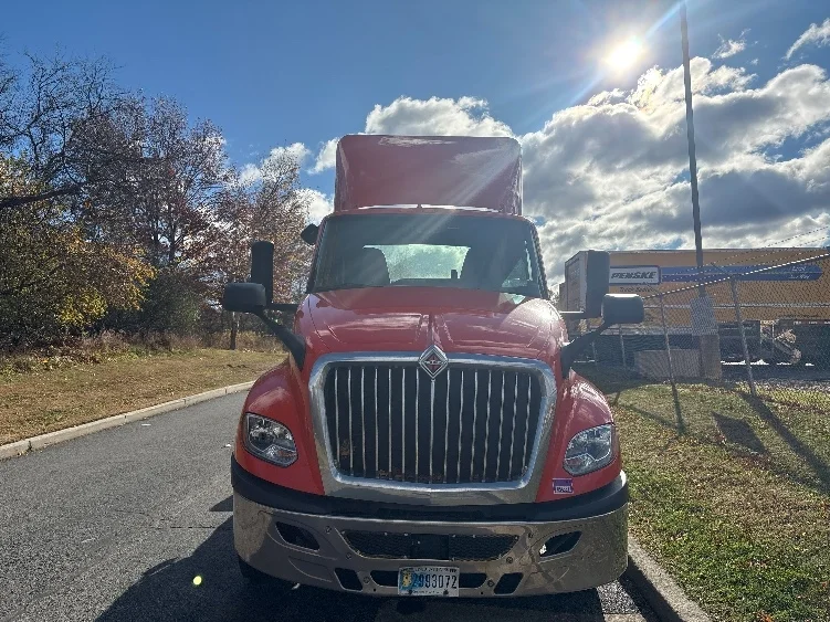 2021 International LT - image 2