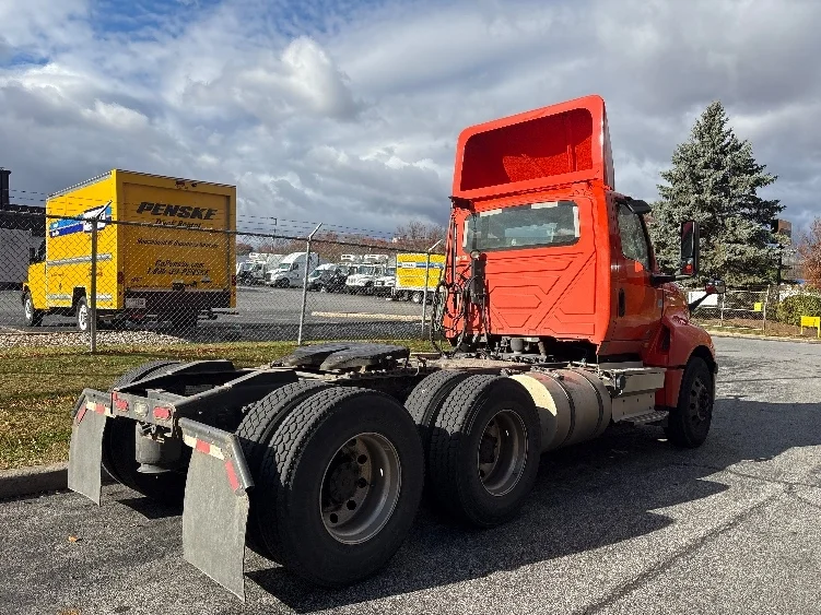 2021 International LT - image 7