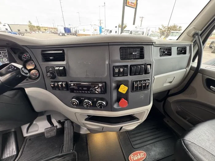 2020 Peterbilt 579 in El Paso, TX — photo 15