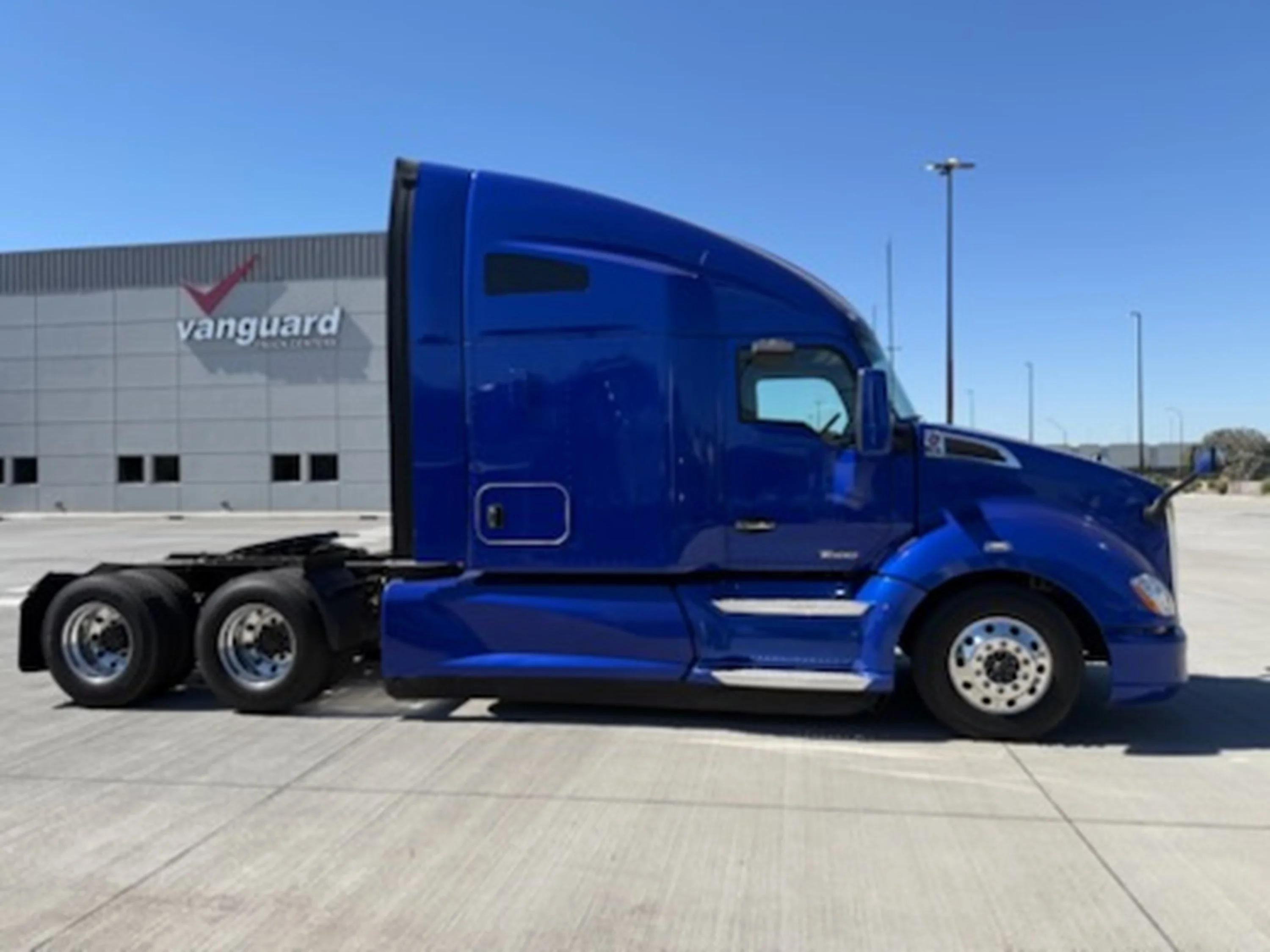 2021 Kenworth T680 - image 2