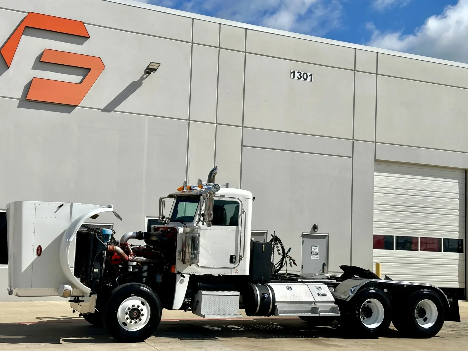 2013 Peterbilt 388 in Hutchins, TX — photo 10