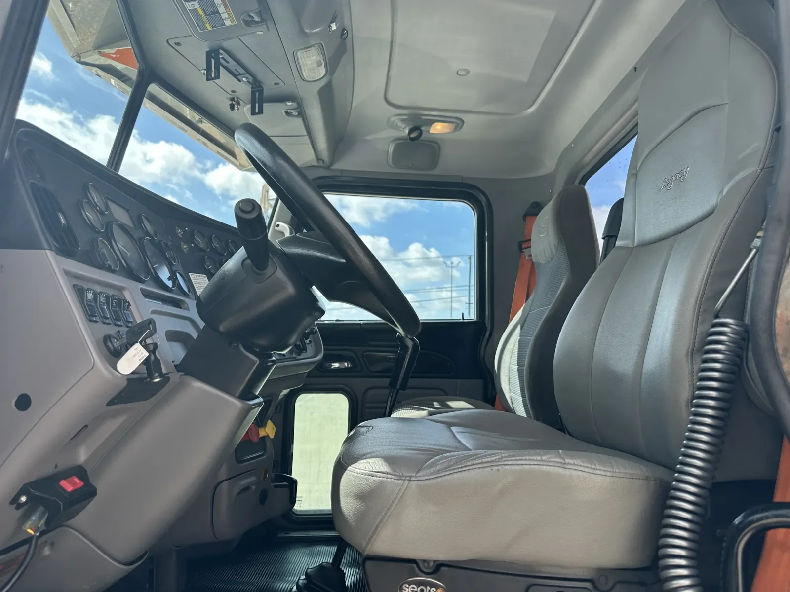 2013 Peterbilt 388 in Hutchins, TX — photo 14
