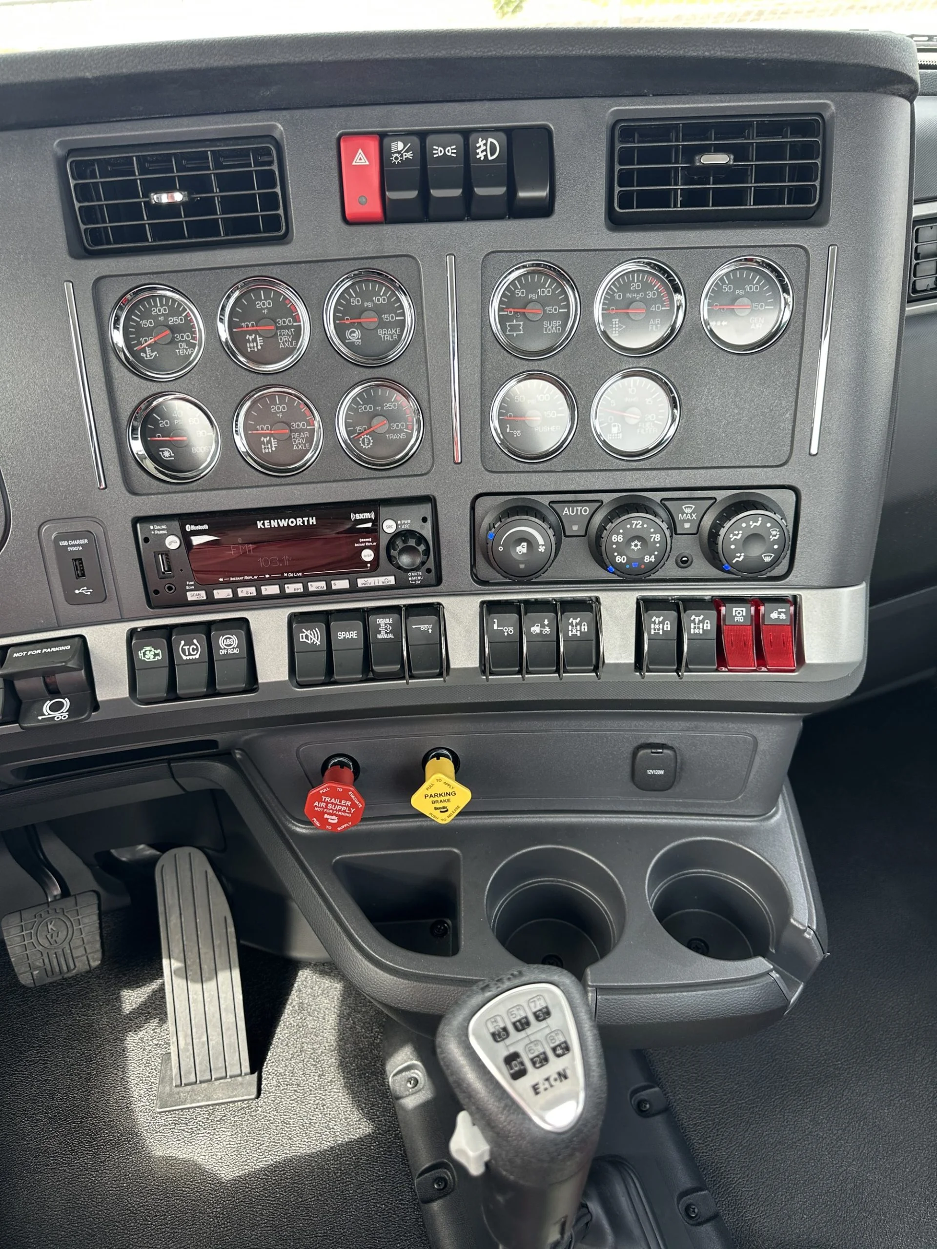 2025 Kenworth T880 - image 6