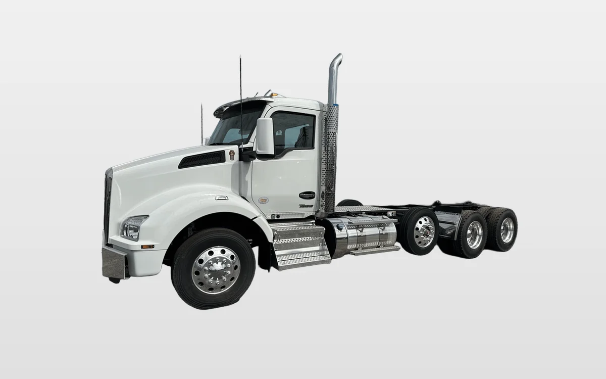 2025 Kenworth T880 - image 1