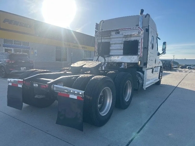 2019 Freightliner Cascadia in Houston, TX — photo 6
