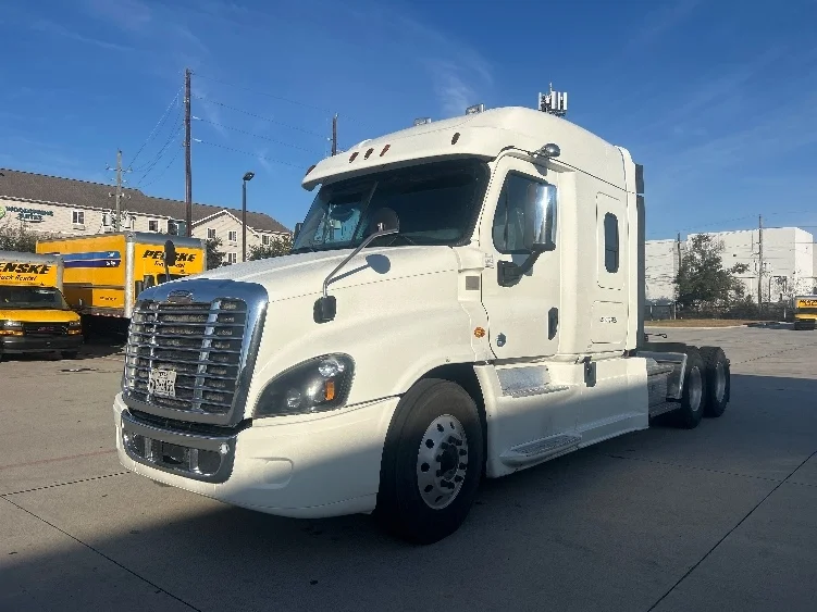 2019 Freightliner Cascadia in Houston, TX — photo 3