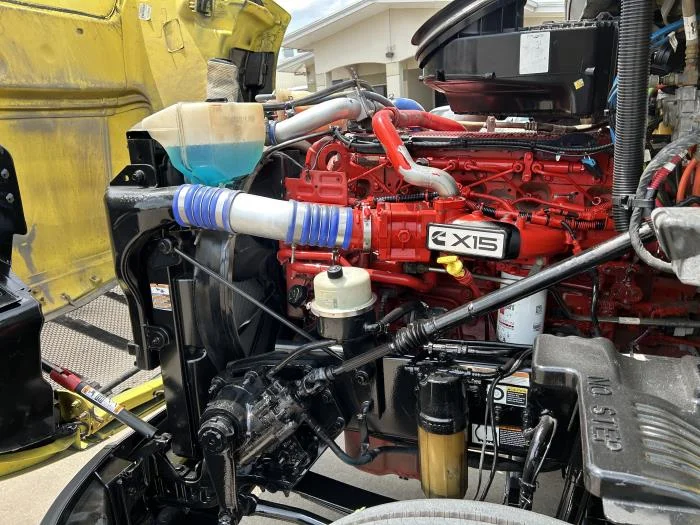 2021 Peterbilt 579 in Houston, TX — photo 18