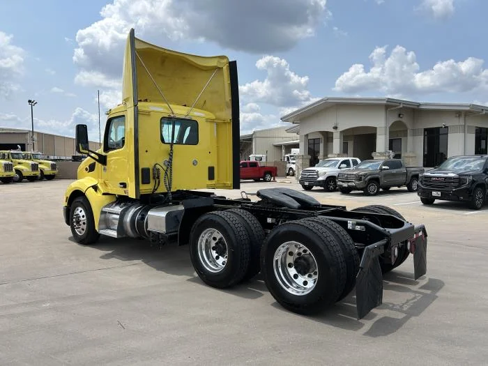 2021 Peterbilt 579 in Houston, TX — photo 4
