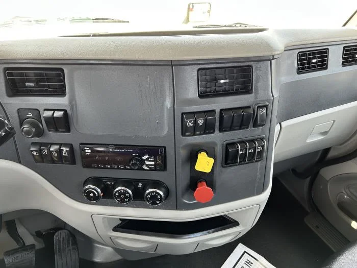 2021 Peterbilt 579 in Houston, TX — photo 30