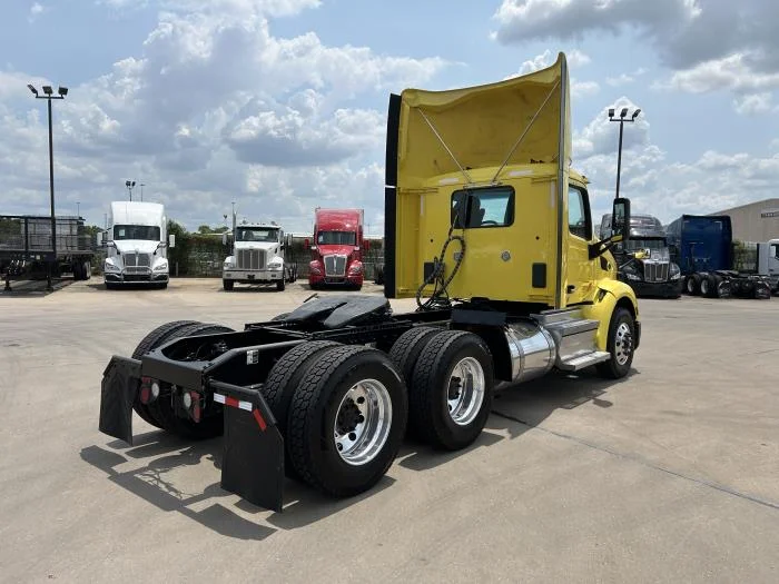 2021 Peterbilt 579 in Houston, TX — photo 6