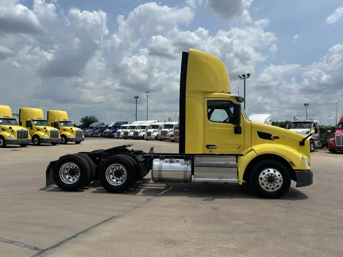 2021 Peterbilt 579 in Houston, TX — photo 7