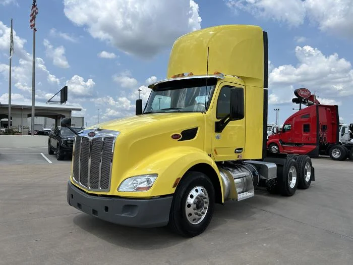 2021 Peterbilt 579 in Houston, TX — photo 2