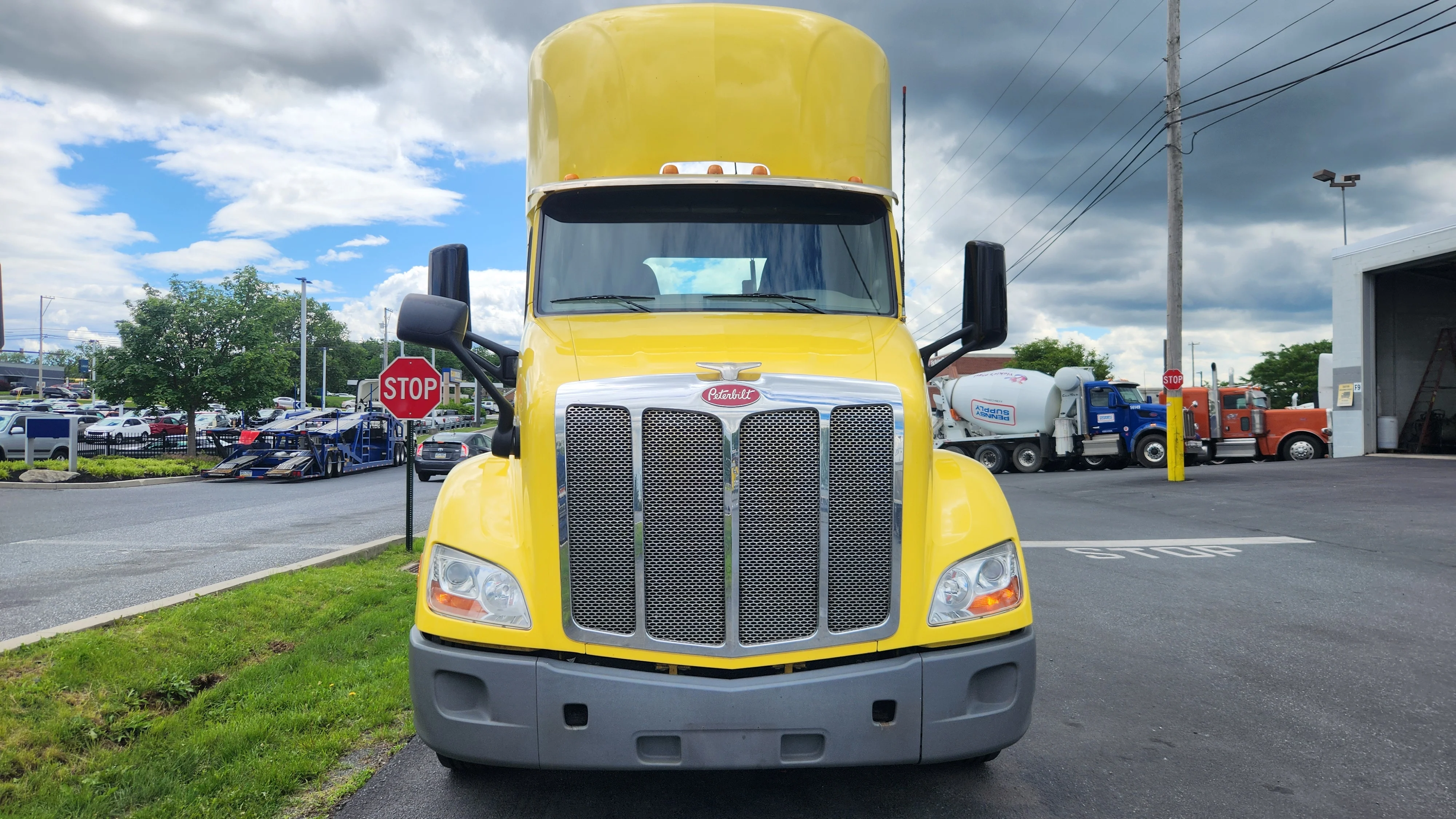 2021 Peterbilt 579 - image 2