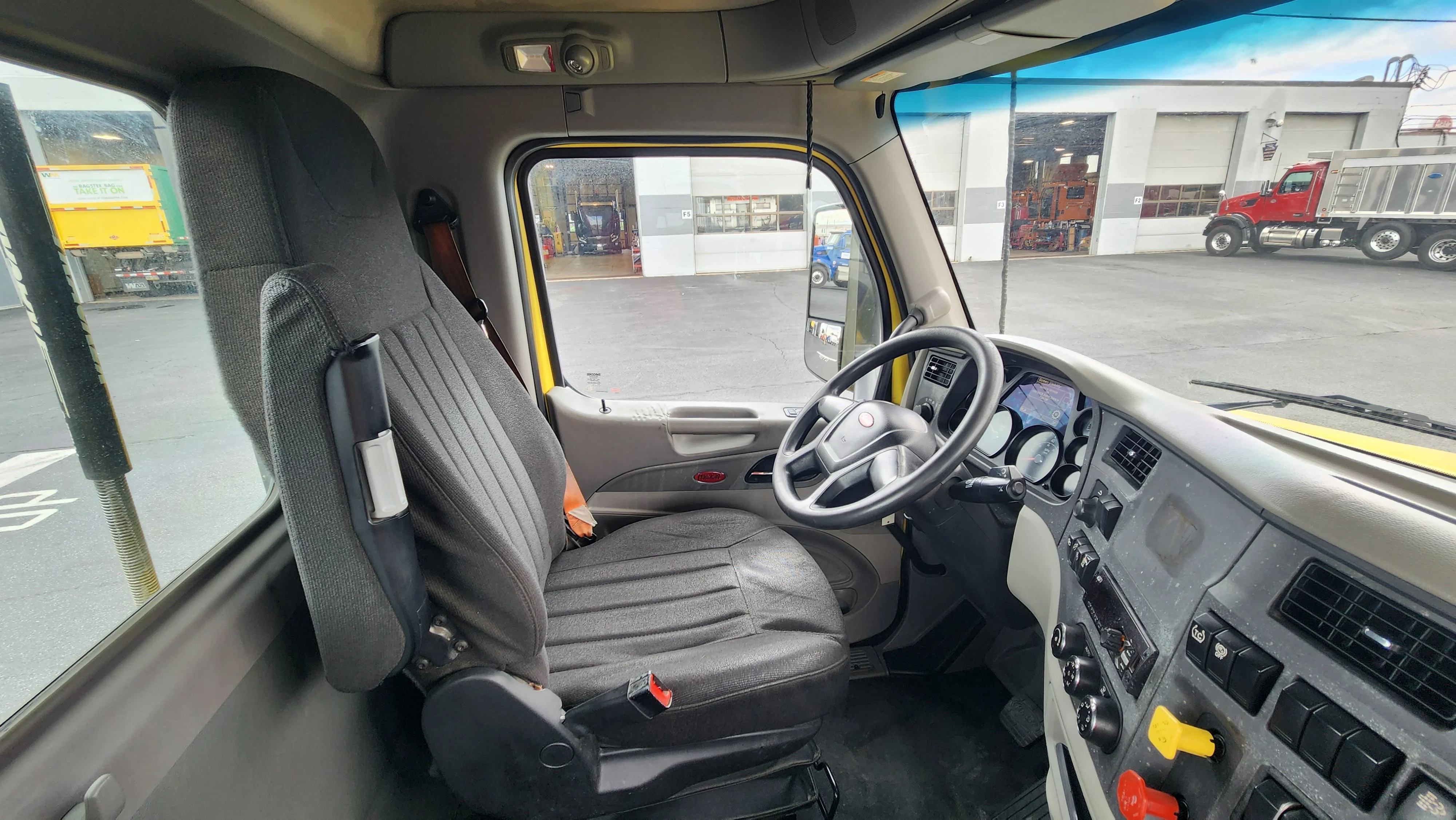 2021 Peterbilt 579 - image 25