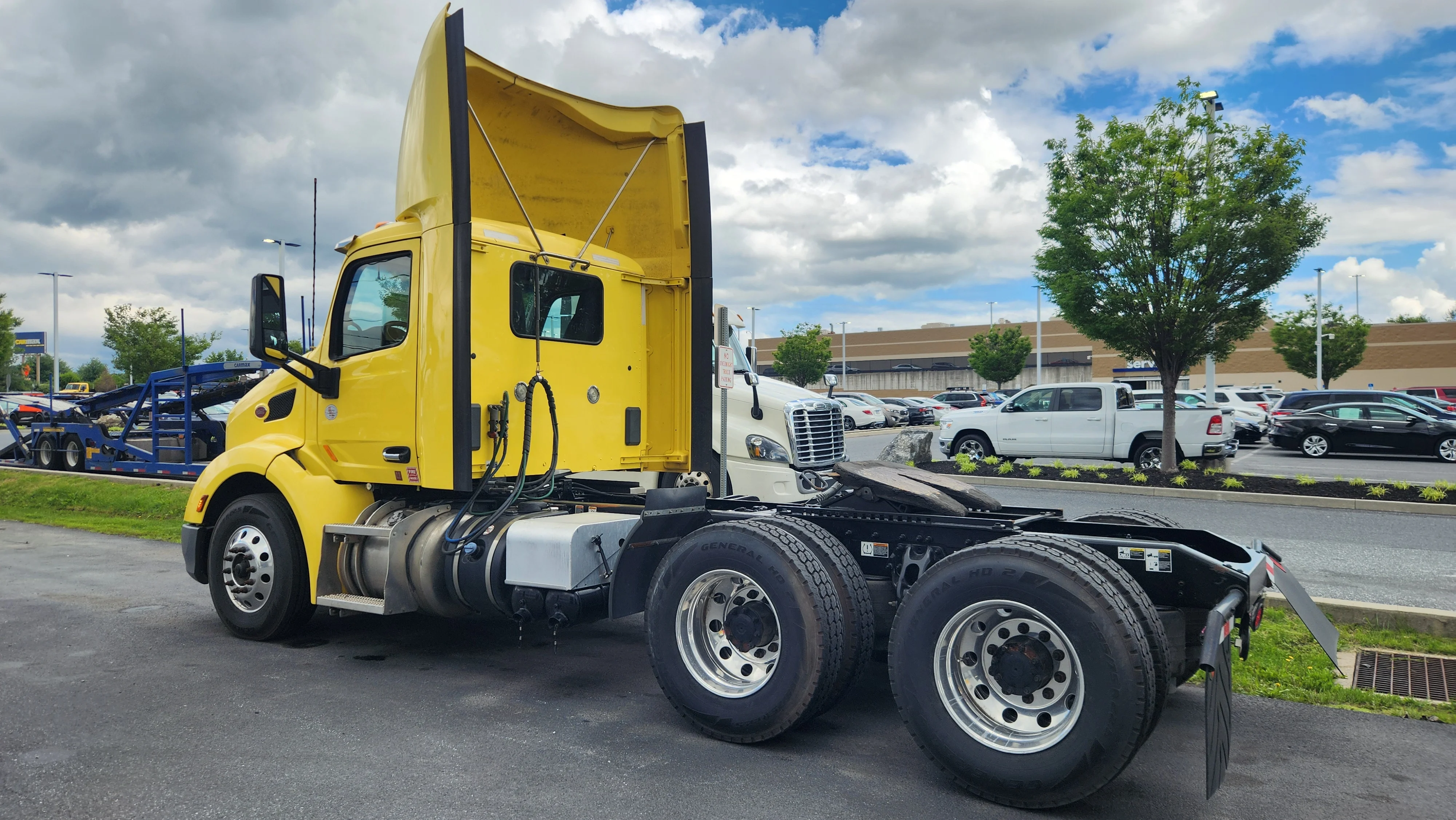 2021 Peterbilt 579 in Lancaster, PA — photo 7
