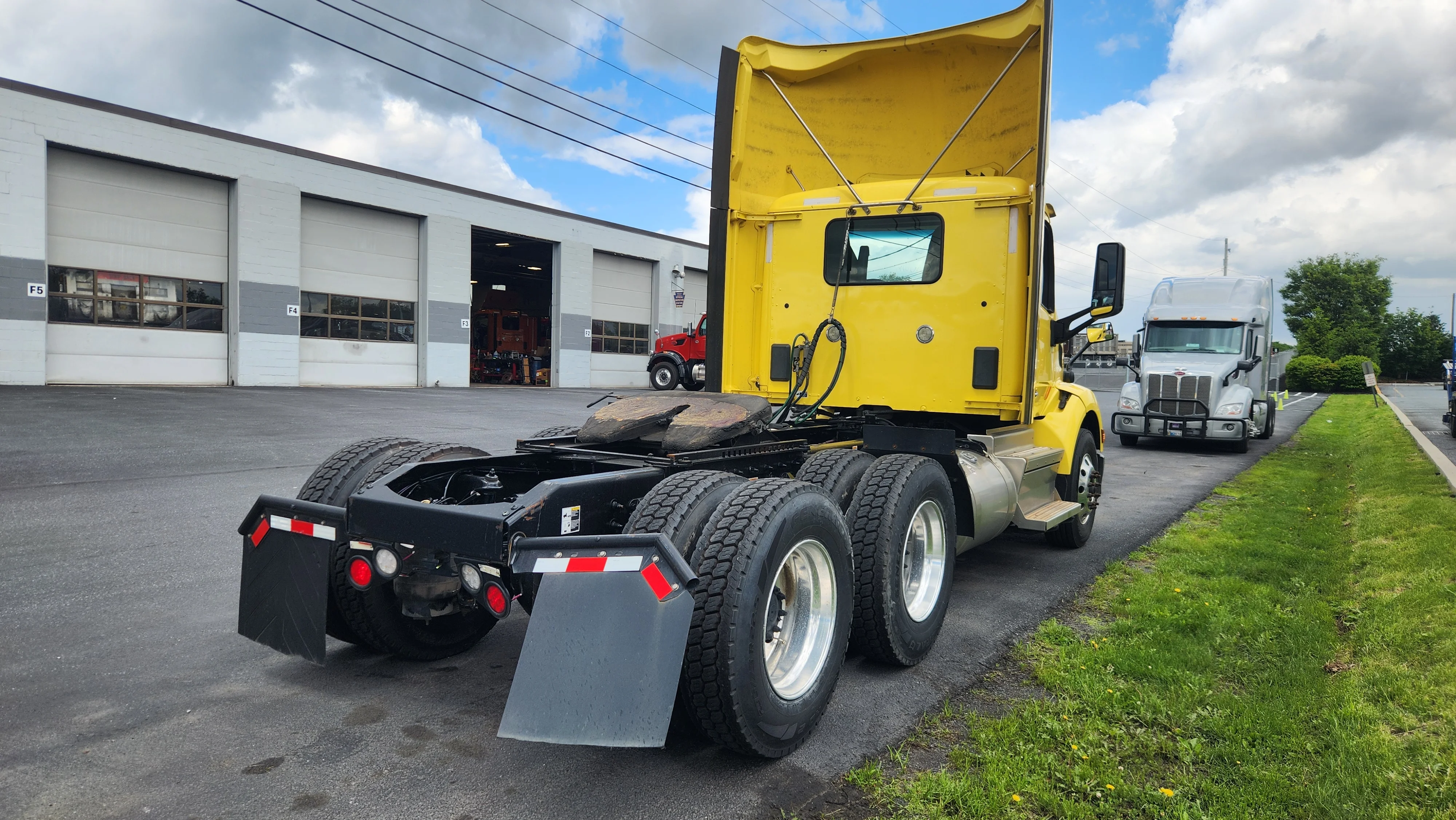 2021 Peterbilt 579 in Lancaster, PA — photo 5