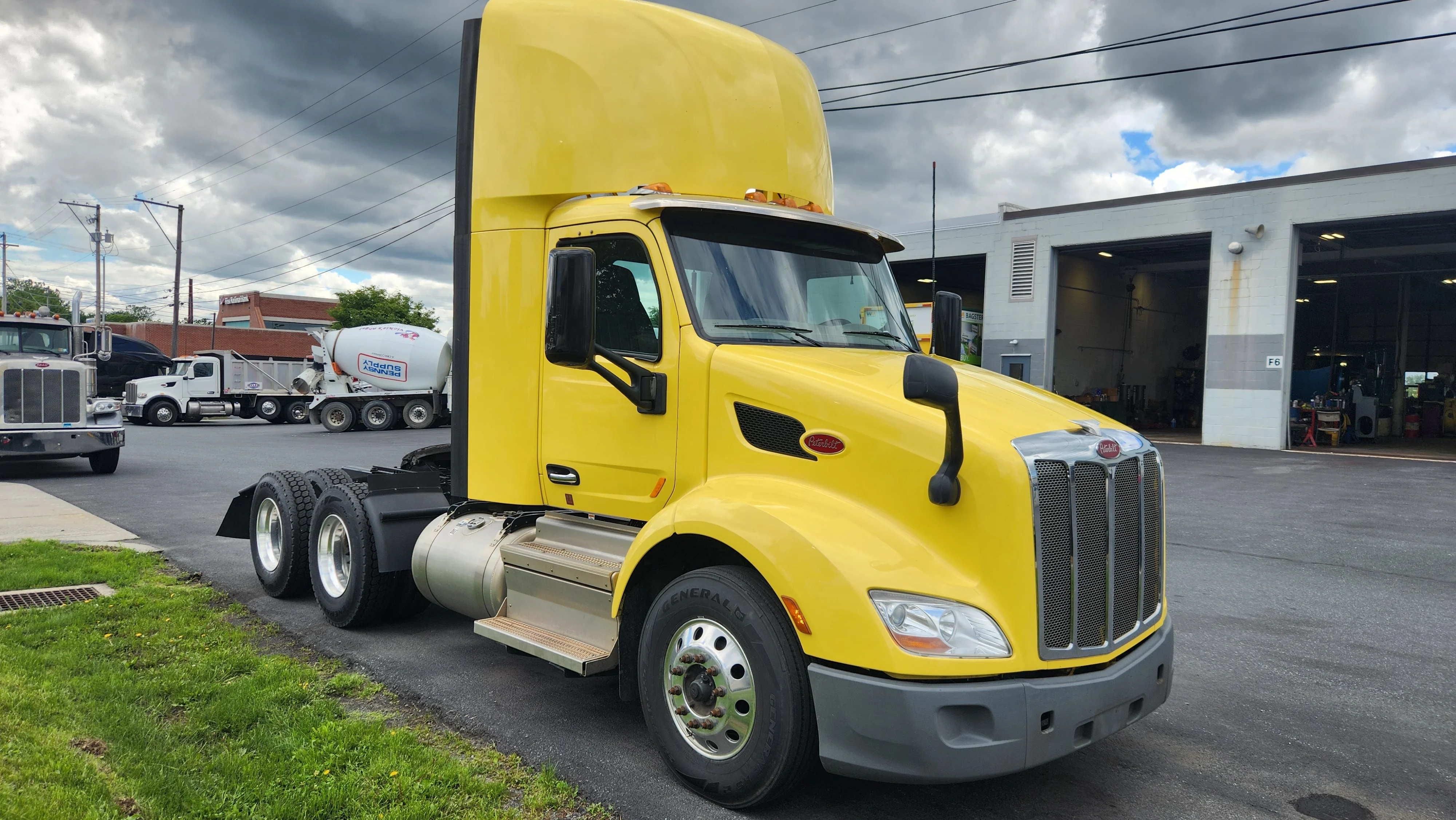 2021 Peterbilt 579 in Lancaster, PA — photo 3